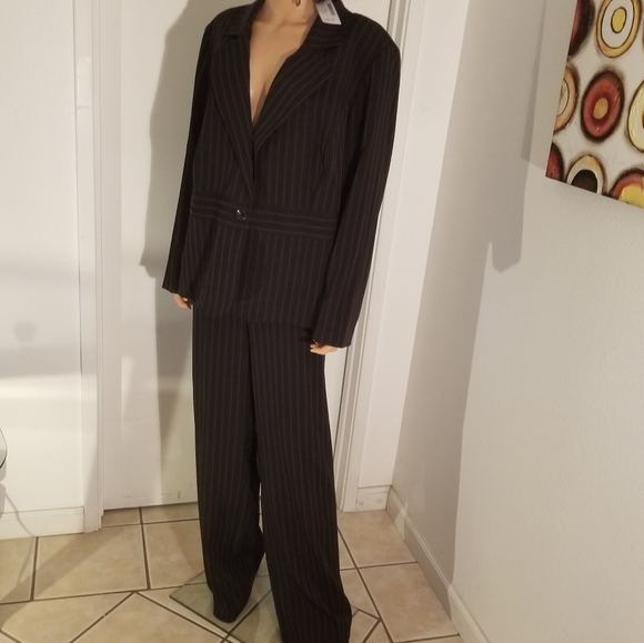 Pant suit NWT - Picture 3 of 7